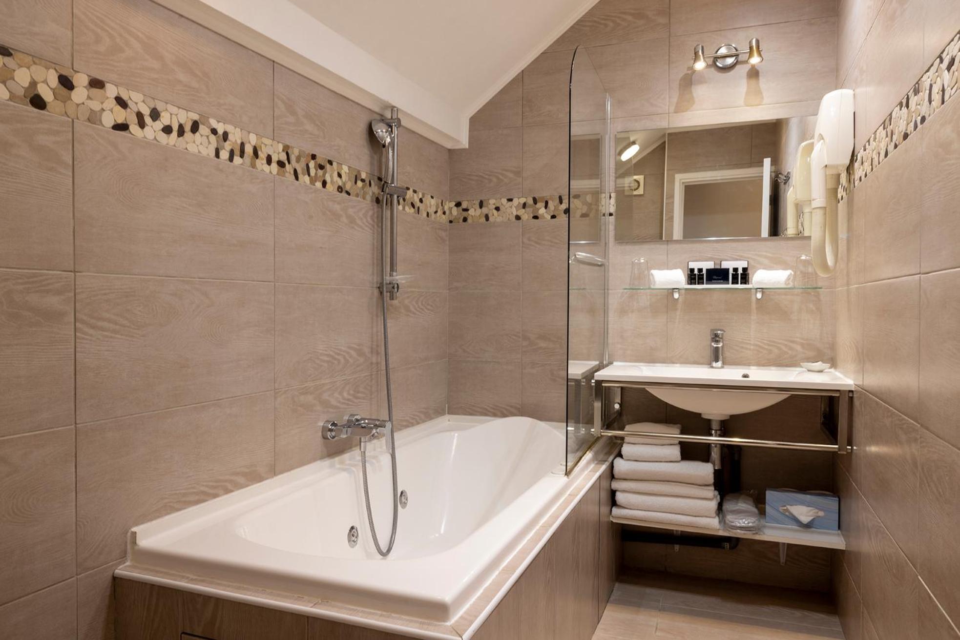 Relais Du Vieux Hotel 4*